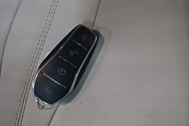 Used BYD Song PLUS New Energy 2024 Honor Edition EV 520km Premium Model Vehicle Key