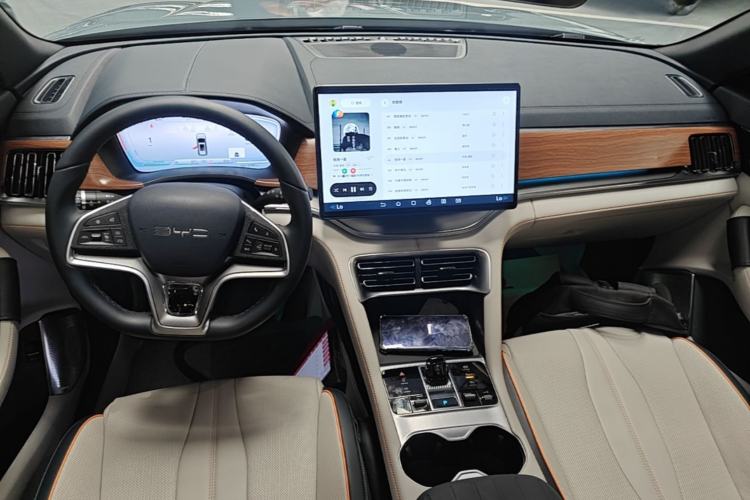 Used BYD Song PLUS New Energy 2024 HONOR Edition DM-i 110km Flagship PLUS Center Console