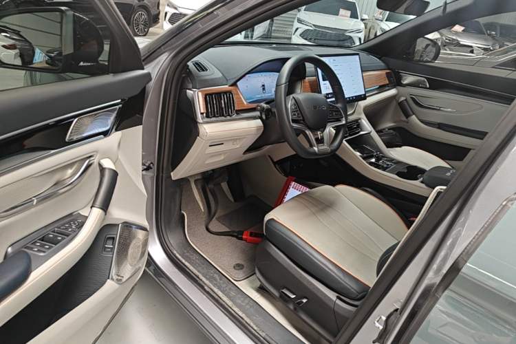 Used BYD Song PLUS New Energy 2024 HONOR Edition DM-i 110km Flagship PLUS Driver Seat