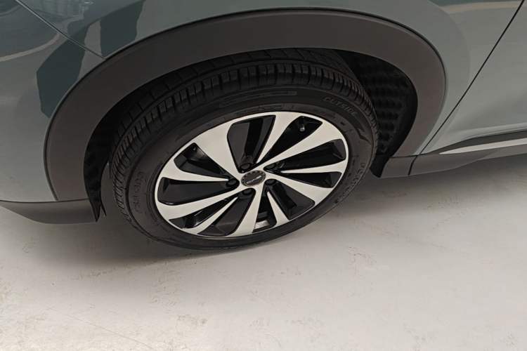 Used BYD Song PLUS New Energy 2024 HONOR Edition DM-i 110km Flagship PLUS Left Front Wheel Hub