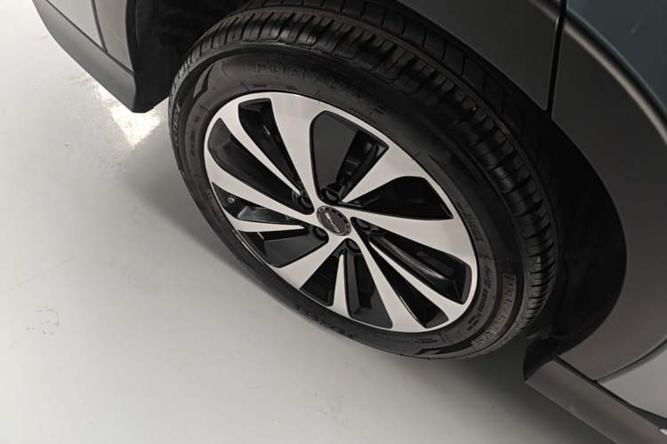 Used BYD Song PLUS New Energy 2024 HONOR Edition DM-i 110km Flagship PLUS Right Rear Wheel Hub