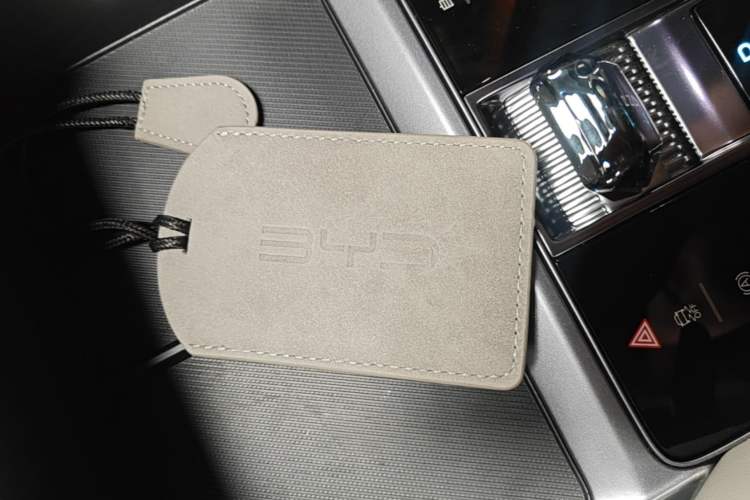 Used BYD Song PLUS New Energy 2024 HONOR Edition DM-i 110km Flagship PLUS Vehicle Key