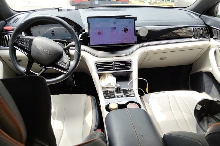 Used BYD Song PLUS New Energy 2024 HONOR Edition DM-i 110km Flagship Model Center Console