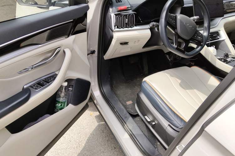 Used BYD Song PLUS New Energy 2024 HONOR Edition DM-i 110km Flagship Model Driver Seat