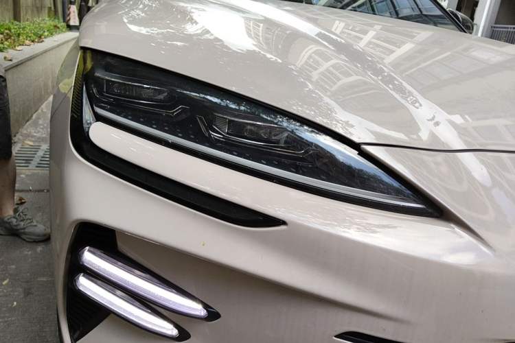 Used BYD Song PLUS New Energy 2024 HONOR Edition DM-i 110km Flagship Model Right Front Headlight