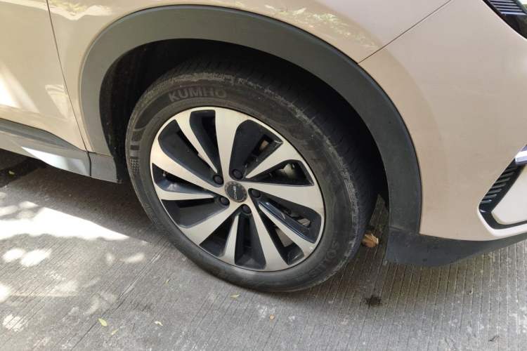 Used BYD Song PLUS New Energy 2024 HONOR Edition DM-i 110km Flagship Model Right Front Wheel Hub