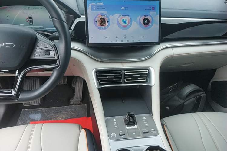 Used BYD Song PLUS New Energy 2024 HONOR Edition DM-i 110km Flagship Model Audio And AC Panel