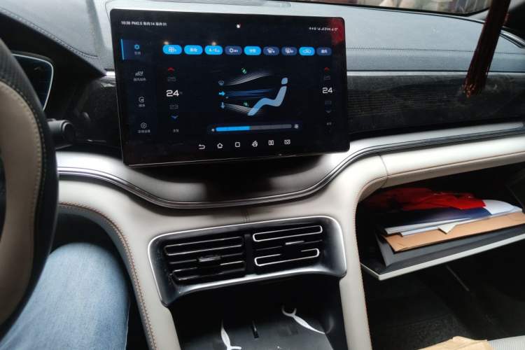 Used BYD Song PLUS New Energy 2024 Honor Edition EV 520km Flagship Model Audio And AC Panel