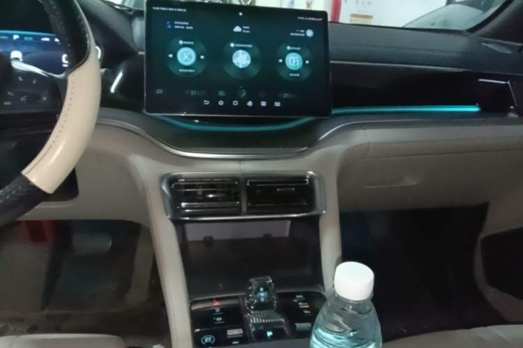 Used BYD Song PLUS New Energy 2024 HONOR Edition DM-i 110km Flagship Model Audio And AC Panel