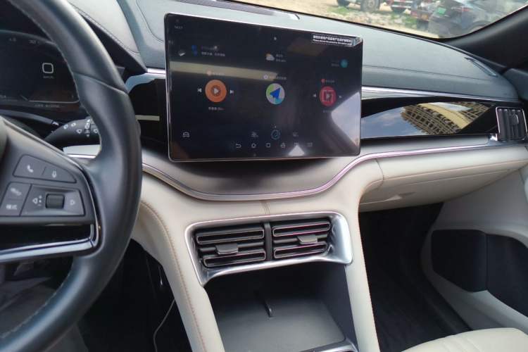 Used BYD Song PLUS New Energy 2024 Honor Edition EV 520km Luxury Model Audio And AC Panel