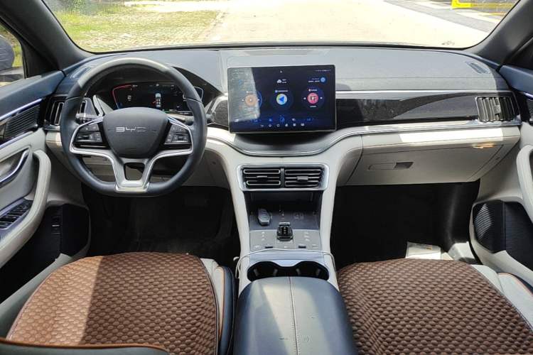 Used BYD Song PLUS New Energy 2024 HONOR Edition DM-i 150km Flagship PLUS Center Console