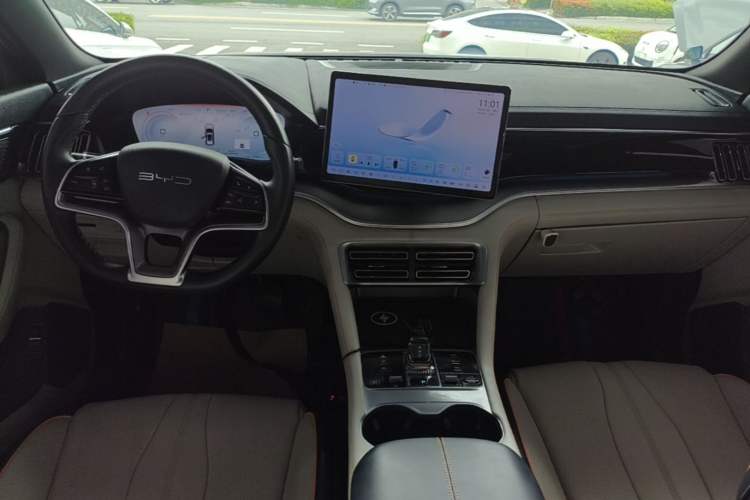 Used BYD Song PLUS New Energy 2024 HONOR Edition DM-i 110km Flagship PLUS Center Console