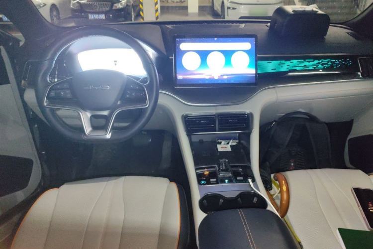 Used BYD Song PLUS New Energy 2024 Honor Edition EV 520km Flagship Model Center Console