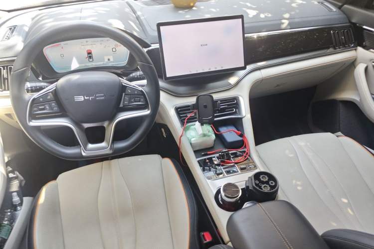 Used BYD Song PLUS New Energy 2024 HONOR Edition DM-i 110km Flagship PLUS Center Console