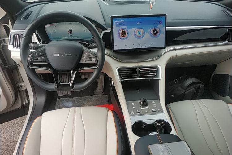 Used BYD Song PLUS New Energy 2024 HONOR Edition DM-i 110km Flagship Model Center Console