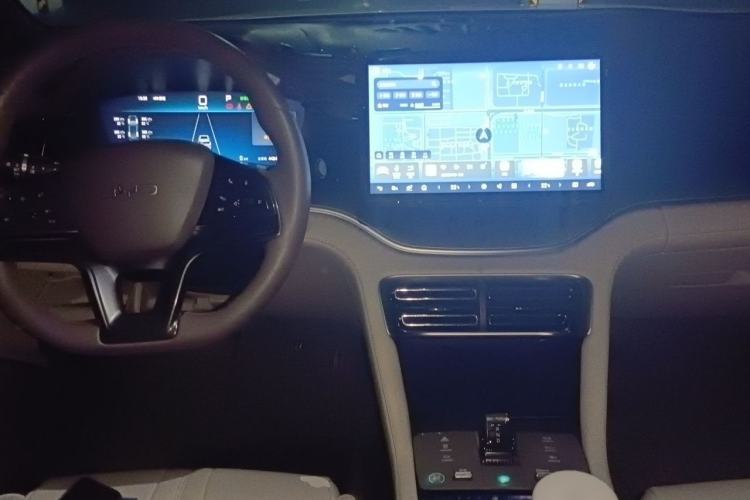 Used BYD Song PLUS New Energy 2024 Honor Edition EV 520km Luxury Model Center Console
