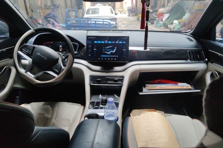 Used BYD Song PLUS New Energy 2024 Honor Edition EV 520km Flagship Model Center Console