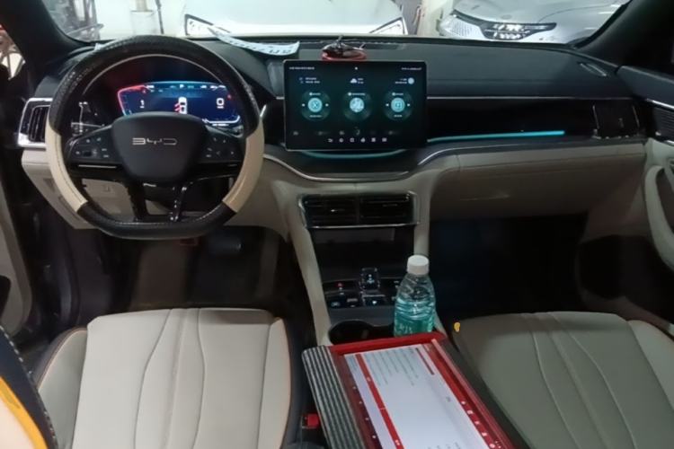 Used BYD Song PLUS New Energy 2024 HONOR Edition DM-i 110km Flagship Model Center Console