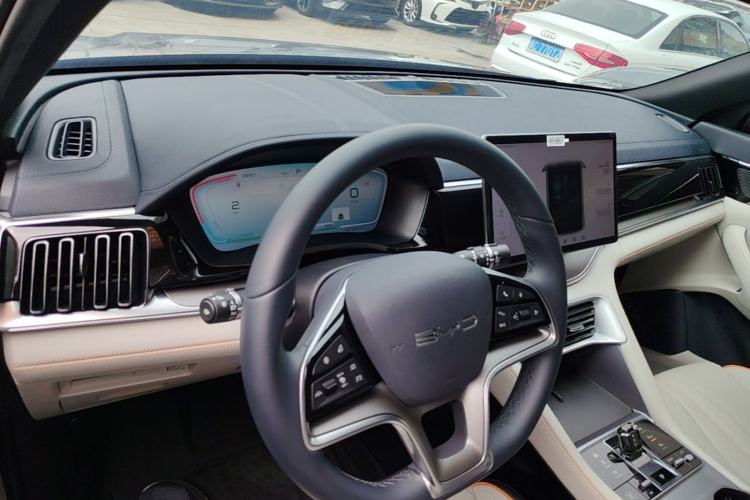 Used BYD Song PLUS New Energy 2024 HONOR Edition DM-i 110km Flagship PLUS Center Console