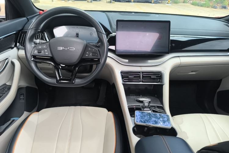 Used BYD Song PLUS New Energy 2024 Honor Edition EV 520km Premium Model Center Console