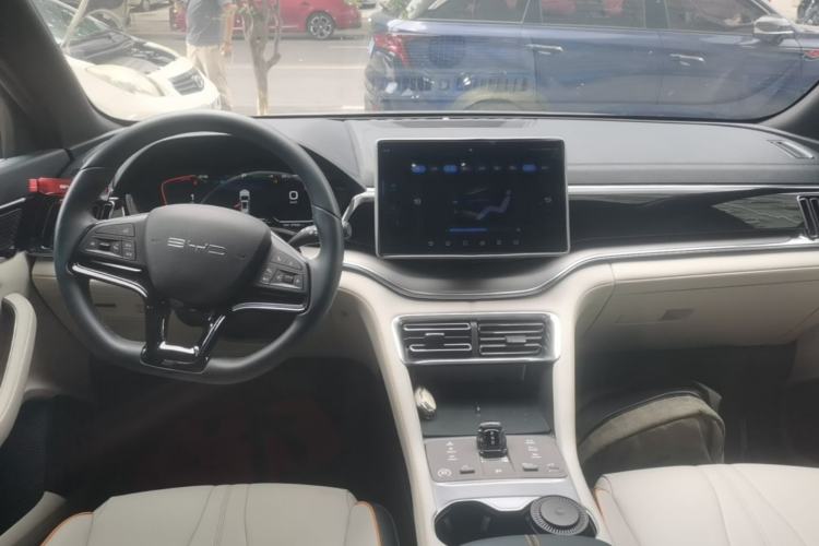 Used BYD Song PLUS New Energy 2024 Honor Edition EV 520km Luxury Model Center Console