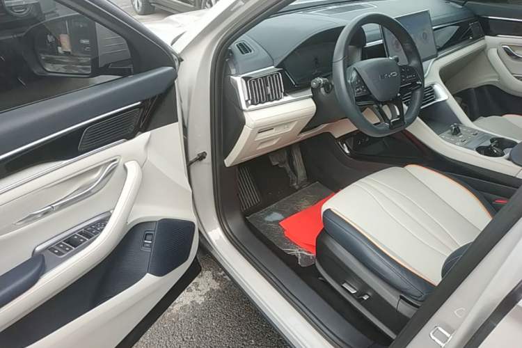 Used BYD Song PLUS New Energy 2024 HONOR Edition DM-i 110km Flagship Model Driver Seat
