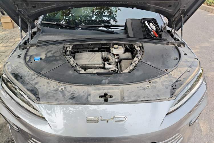 Used BYD Song PLUS New Energy 2024 HONOR Edition DM-i 110km Flagship PLUS Engine Bay