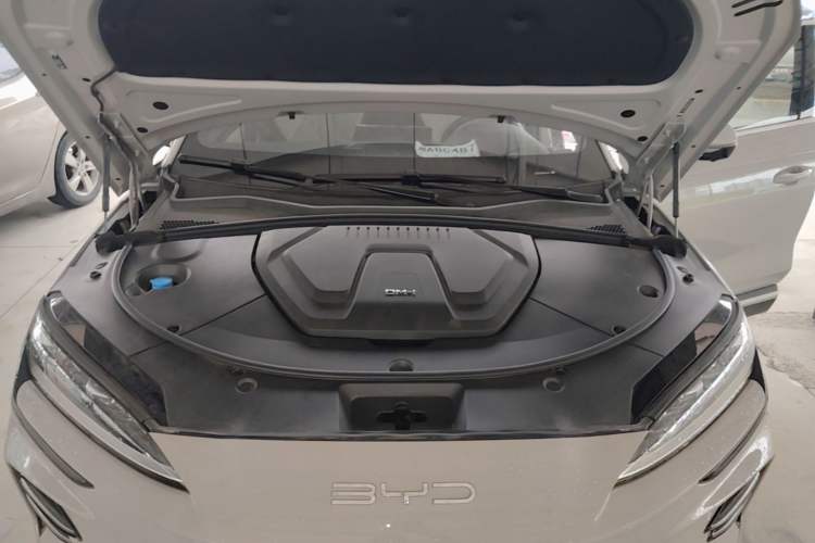 Used BYD Song PLUS New Energy 2024 HONOR Edition DM-i 110km Flagship Model Engine Bay