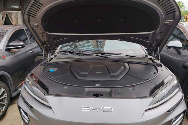 Used BYD Song PLUS New Energy 2024 HONOR Edition DM-i 110km Flagship PLUS Engine Bay