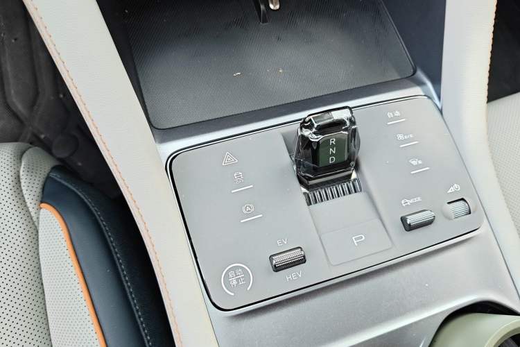 Used BYD Song PLUS New Energy 2024 HONOR Edition DM-i 110km Flagship PLUS Gear Lever