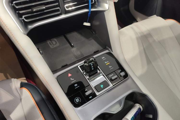 Used BYD Song PLUS New Energy 2024 HONOR Edition DM-i 150km Flagship PLUS Gear Lever