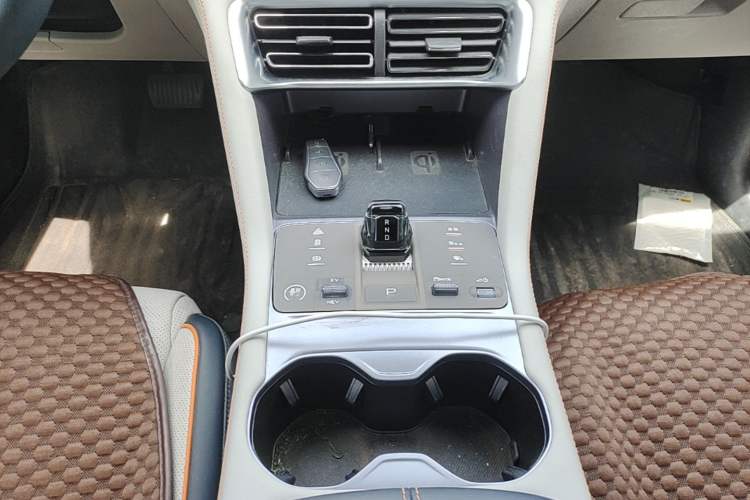 Used BYD Song PLUS New Energy 2024 HONOR Edition DM-i 150km Flagship PLUS Gear Lever