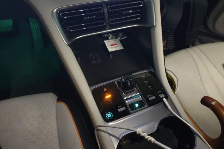 Used BYD Song PLUS New Energy 2024 Honor Edition EV 520km Flagship Model Gear Lever