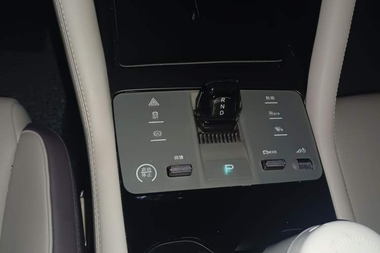 Used BYD Song PLUS New Energy 2024 Honor Edition EV 520km Luxury Model Gear Lever