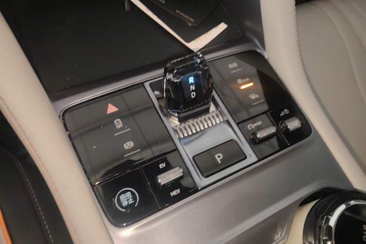 Used BYD Song PLUS New Energy 2024 HONOR Edition DM-i 110km Flagship Model Gear Lever