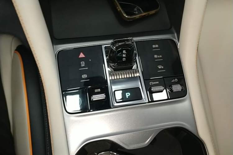 Used BYD Song PLUS New Energy 2024 Honor Edition EV 520km Premium Model Gear Lever