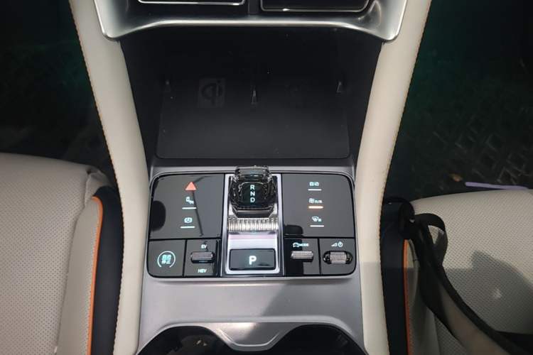 Used BYD Song PLUS New Energy 2024 HONOR Edition DM-i 150km Flagship PLUS Gear Lever