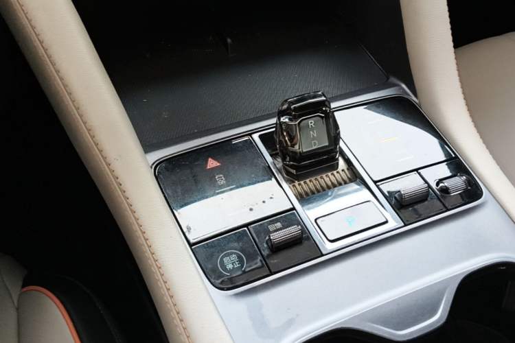 Used BYD Song PLUS New Energy 2024 Honor Edition EV 520km Luxury Model Gear Lever