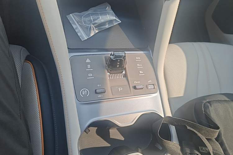 Used BYD Song PLUS New Energy 2024 HONOR Edition DM-i 110km Flagship PLUS Gear Lever
