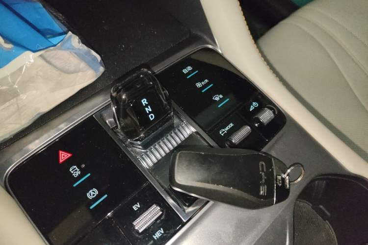 Used BYD Song PLUS New Energy 2024 HONOR Edition DM-i 110km Flagship PLUS Gear Lever