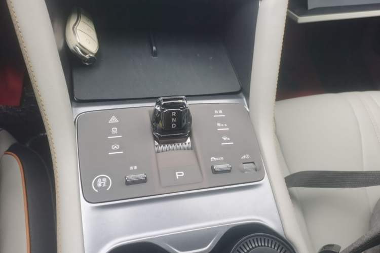 Used BYD Song PLUS New Energy 2024 Honor Edition EV 520km Luxury Model Gear Lever