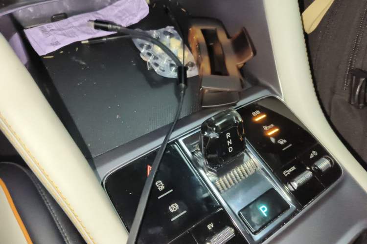 Used BYD Song PLUS New Energy 2024 HONOR Edition DM-i 110km Flagship Model Gear Lever