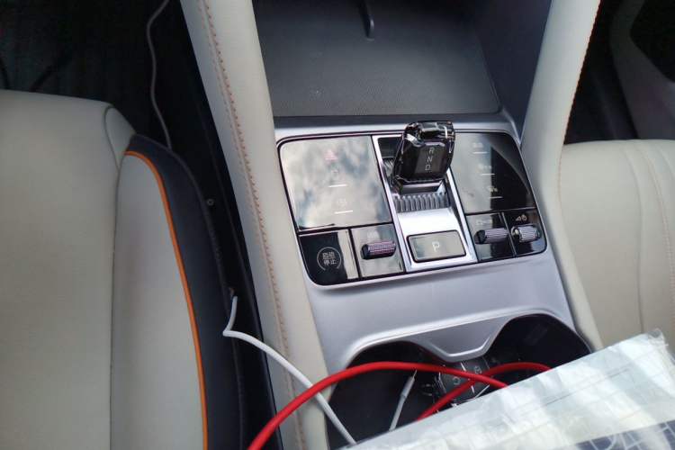 Used BYD Song PLUS New Energy 2024 Honor Edition EV 520km Luxury Model Gear Lever