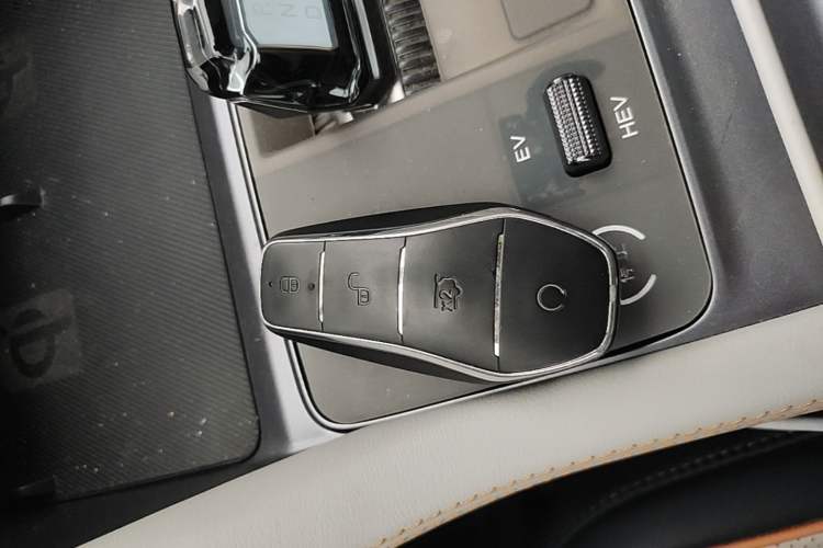 Used BYD Song PLUS New Energy 2024 HONOR Edition DM-i 150km Flagship PLUS Interior 1