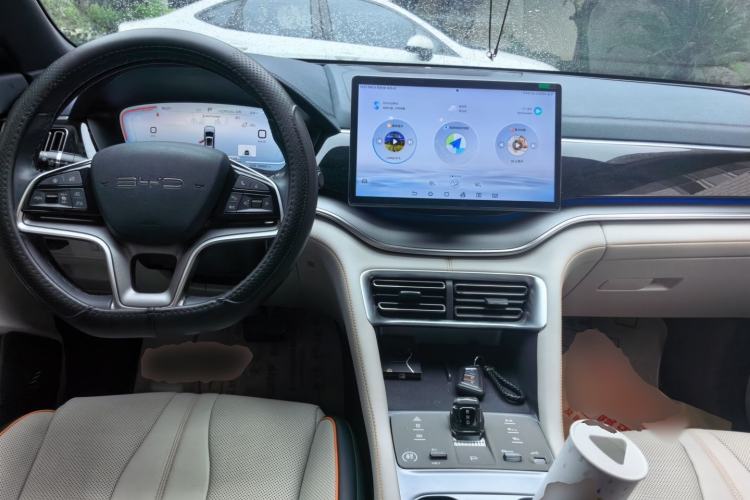 Used BYD Song PLUS New Energy 2024 HONOR Edition DM-i 110km Flagship PLUS Interior 2