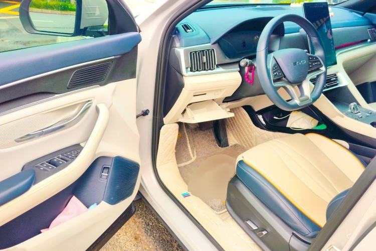 Used BYD Song PLUS New Energy 2024 HONOR Edition DM-i 110km Flagship PLUS Interior 3