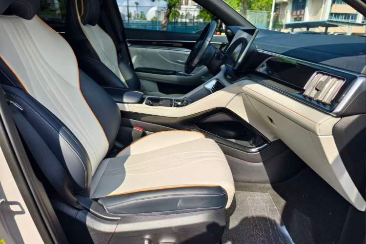 Used BYD Song PLUS New Energy 2024 Honor Edition EV 520km Premium Model Interior 4