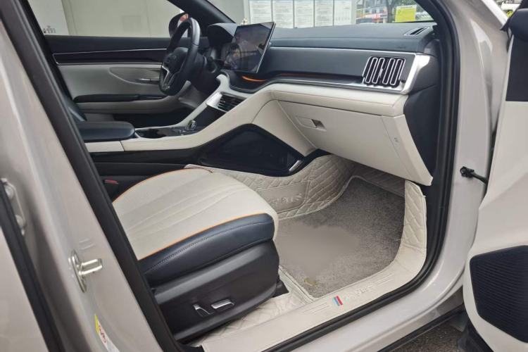 Used BYD Song PLUS New Energy 2024 HONOR Edition DM-i 110km Flagship PLUS Interior 9