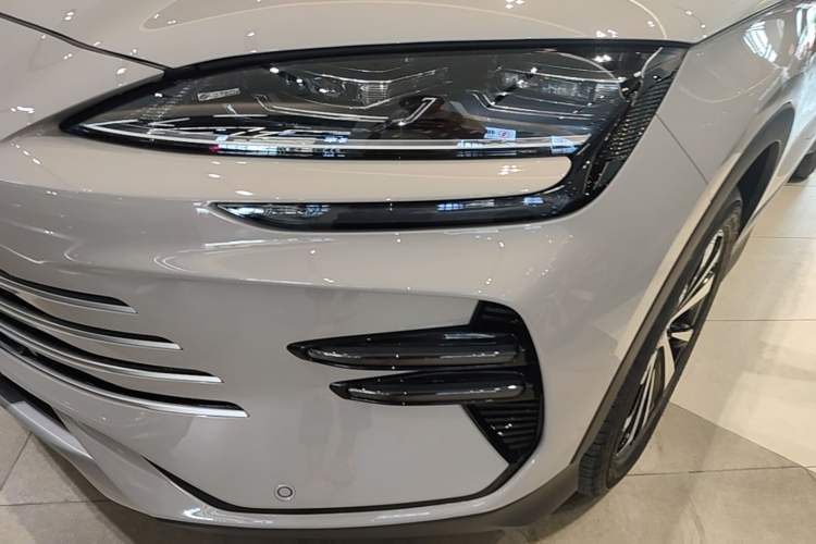 Used BYD Song PLUS New Energy 2024 HONOR Edition DM-i 150km Flagship PLUS Left Front Headlight