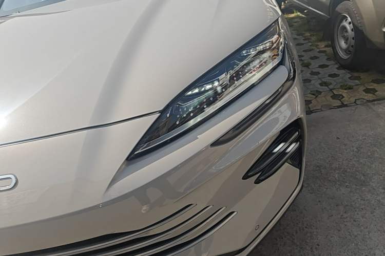 Used BYD Song PLUS New Energy 2024 HONOR Edition DM-i 110km Flagship PLUS Left Front Headlight